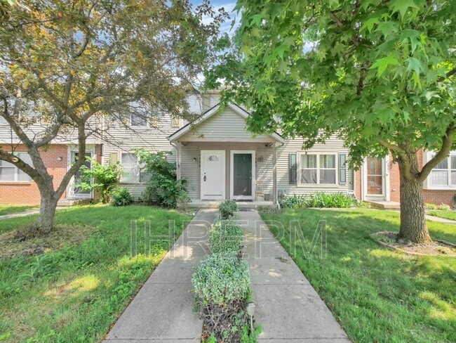 1990 Elbert Dr in Powell, OH - Building Photo - Building Photo