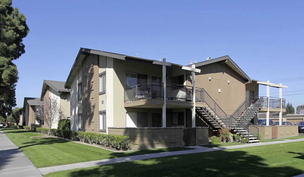 Greenbriar Woods Apartments in Fullerton, CA - Building Photo