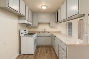 10210 Mountair Ave in Tujunga, CA - Building Photo