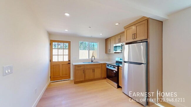 6443 Satsuma Ave in Los Angeles, CA - Building Photo - Building Photo