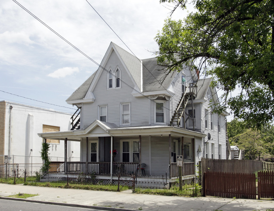 217 E Broad St in Millville, NJ - Building Photo