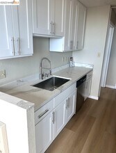 555 Pierce St, Unit 501 in Albany, CA - Building Photo - Building Photo
