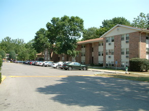 MacArthur Park Apartments in Loveland, OH - Building Photo - Building Photo