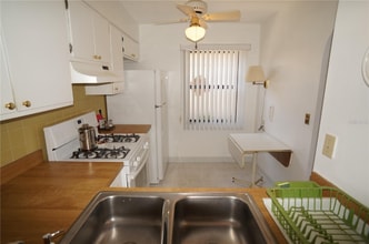 1406 Arrowhead Cir W in Clearwater, FL - Foto de edificio - Building Photo