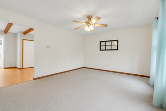 120 Nickel Dr in Bechtelsville, PA - Building Photo - Building Photo