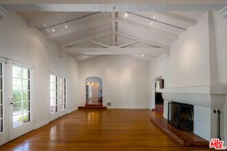 329 N McCadden Pl in Los Angeles, CA - Building Photo - Building Photo