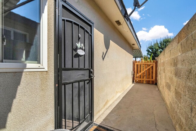 6286 N 10th St in Fresno, CA - Building Photo - Building Photo