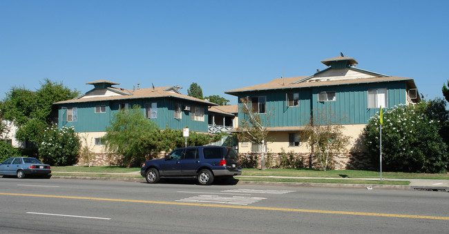 6138-6142 Coldwater Canyon Ave in North Hollywood, CA - Building Photo - Building Photo