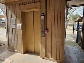 15575 Marina Dr in Montgomery, TX - Foto de edificio - Building Photo