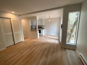 Capitol Crest in Seattle, WA - Foto de edificio - Building Photo