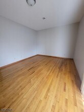 16 Marne St, Unit 2 in Newark, NJ - Foto de edificio - Building Photo