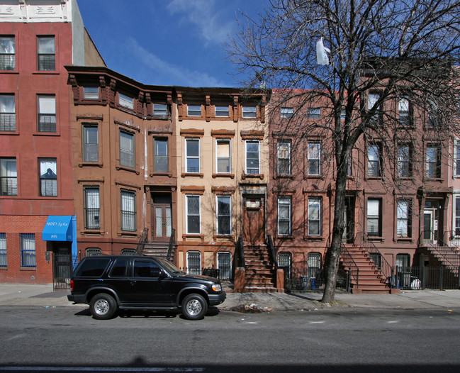 899 Lafayette Ave in Brooklyn, NY - Foto de edificio - Building Photo