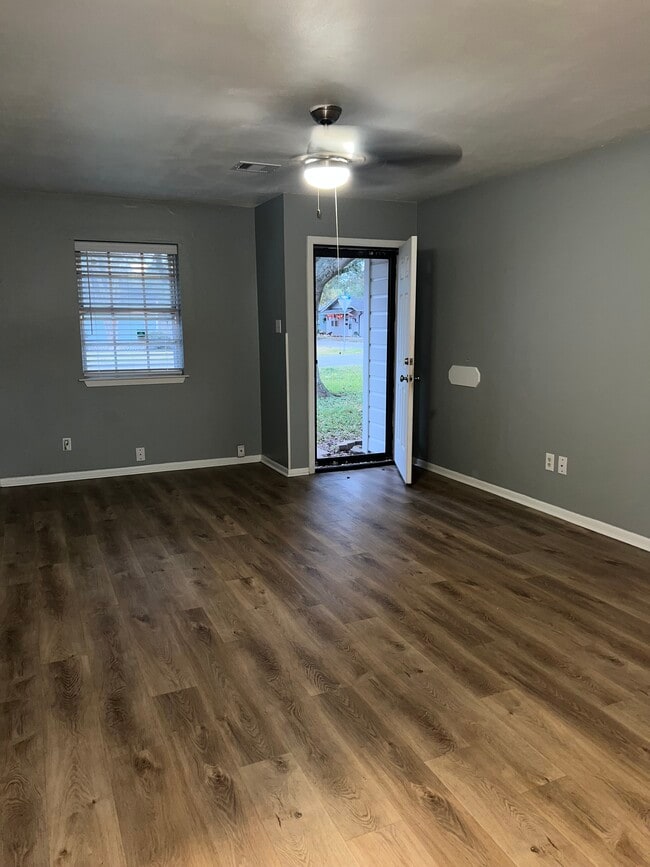 101 N Orange St in Sweeny, TX - Building Photo - Building Photo