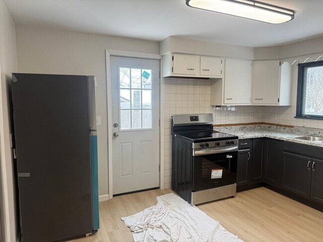 909 West Ave in Medina, NY - Foto de edificio - Building Photo