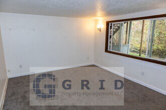 3213 SW Marigold St in Portland, OR - Building Photo - Building Photo