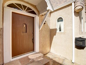 203 S Stanley Dr in Beverly Hills, CA - Foto de edificio - Building Photo