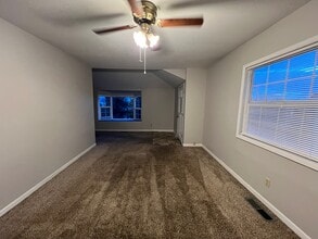 2051 Lavey St in Klamath Falls, OR - Foto de edificio - Building Photo