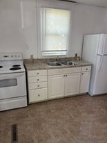 211 Clay St in Waterloo, IA - Building Photo