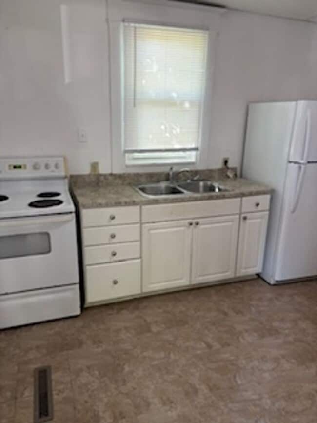 property at 211 Clay St