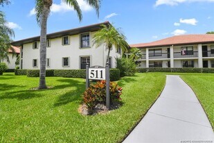 511 SW South River Dr in Stuart, FL - Building Photo