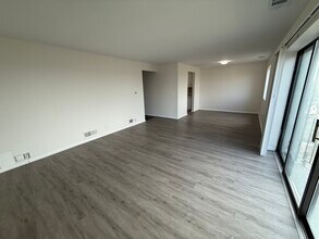 2300 N Harlem Ave in Elmwood Park, IL - Foto de edificio - Building Photo