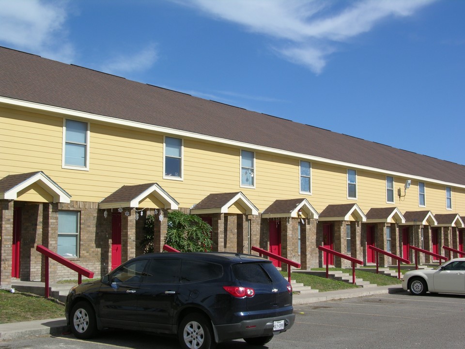 Moorefield Apartments in Mission, TX - Building Photo