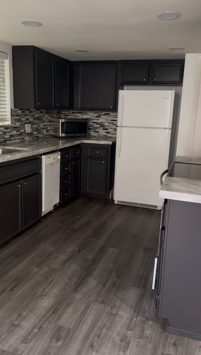 property at 3701 Colonial Dr