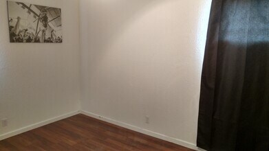 107 E Powell Ln in Austin, TX - Building Photo - Building Photo