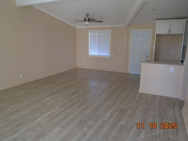 319 E Nugent St in Lancaster, CA - Building Photo - Building Photo