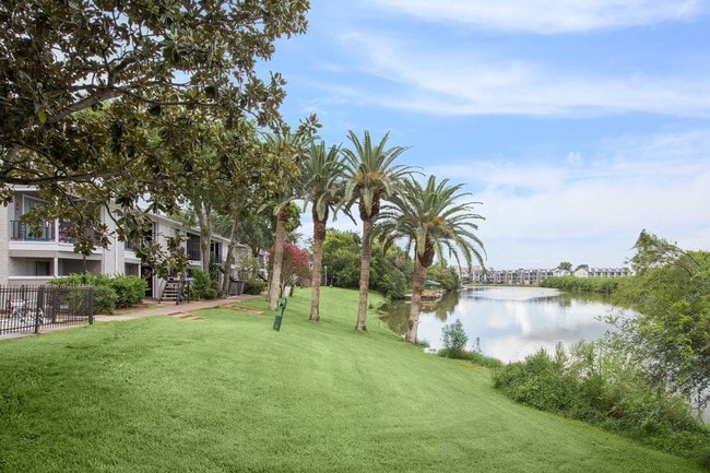 The Oaks at Nassau Bay in Houston, TX - Building Photo - Building Photo