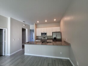 501 NE 25th Ave in Cape Coral, FL - Foto de edificio - Building Photo