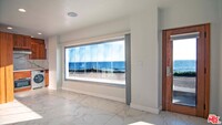 11832 S Beach Club Way in Malibu, CA - Foto de edificio - Building Photo