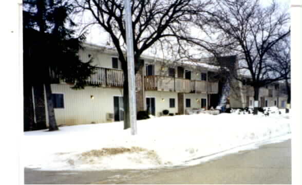 720 Saint Johns Rd in Woodstock, IL - Building Photo