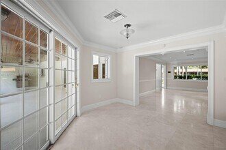 8260 SW 95th St in Miami, FL - Building Photo - Building Photo