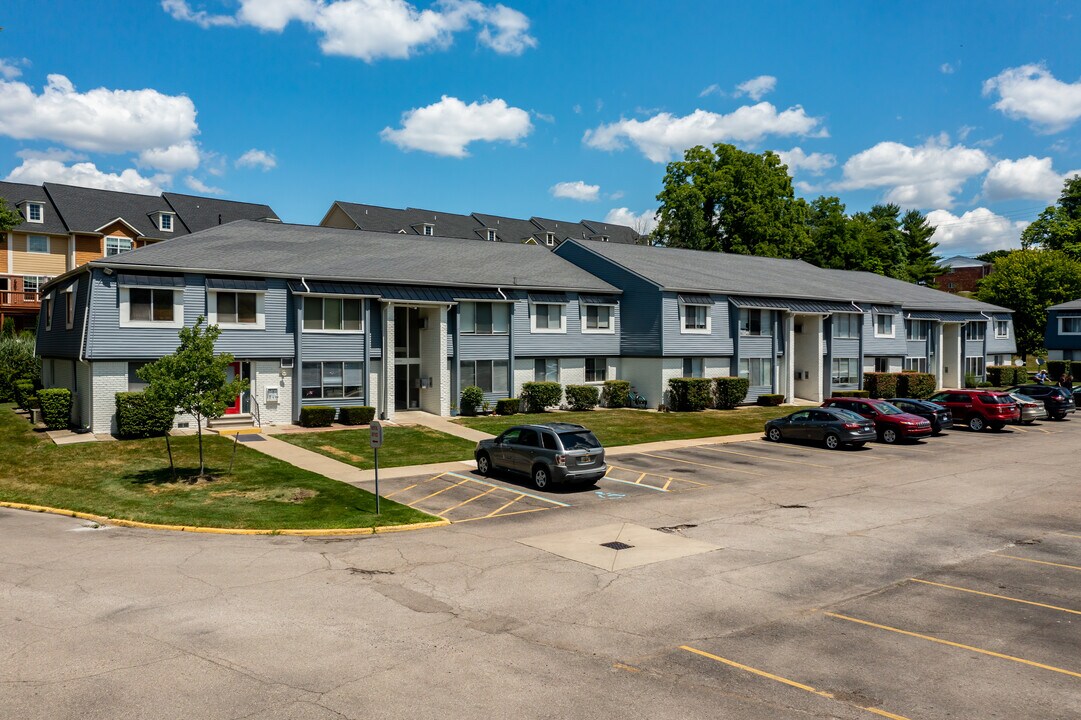 Hines Park Place Apartments in Plymouth, MI - Foto de edificio