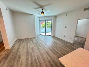 60 NW 31st St, Unit B3 in Miami, FL - Building Photo - Building Photo