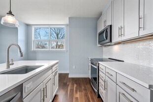 142 Babcock St, Unit 414 in Brookline, MA - Building Photo