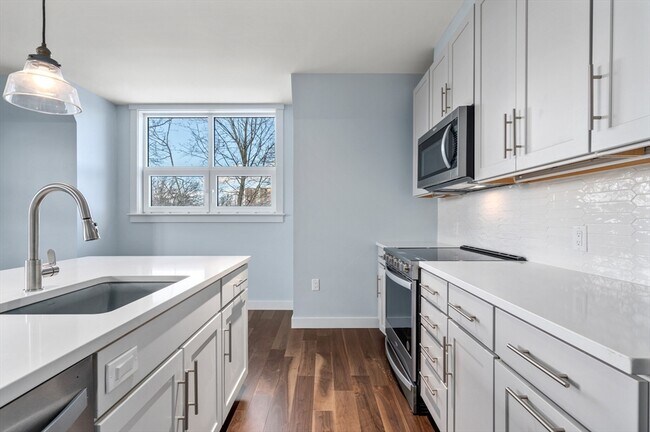 142 Babcock St, Unit 414