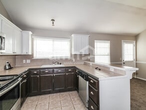 4009 Queens Dr in Moore, OK - Building Photo - Building Photo