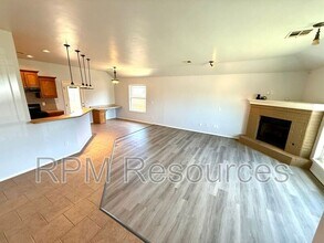 520 S Castle Ridge Ln in Mustang, OK - Building Photo - Building Photo