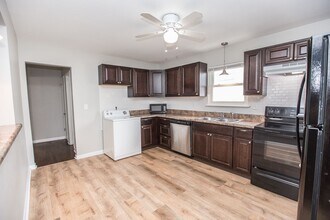 9275 Hickory St in Norfolk, VA - Building Photo - Building Photo