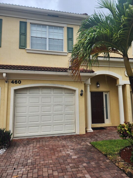 460 Marbella Dr in North Palm Beach, FL - Building Photo