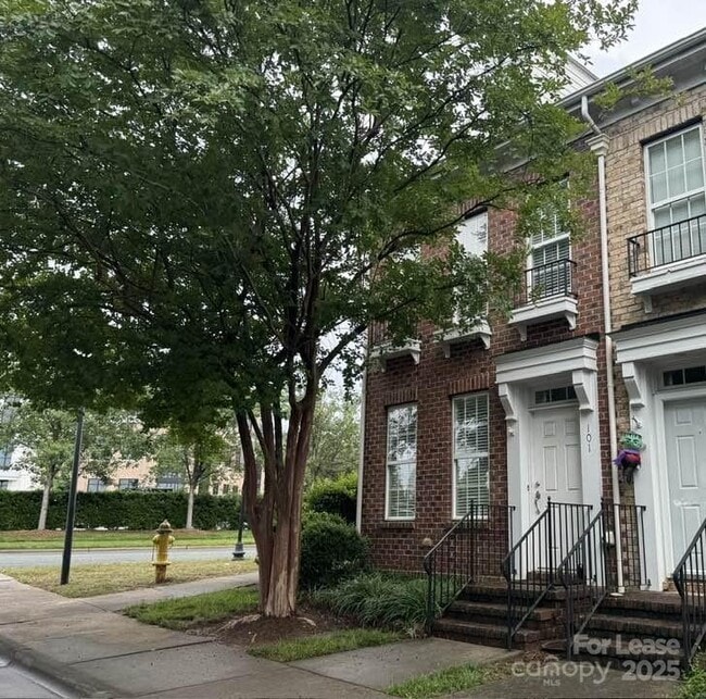 property at 101 Quarter Ln