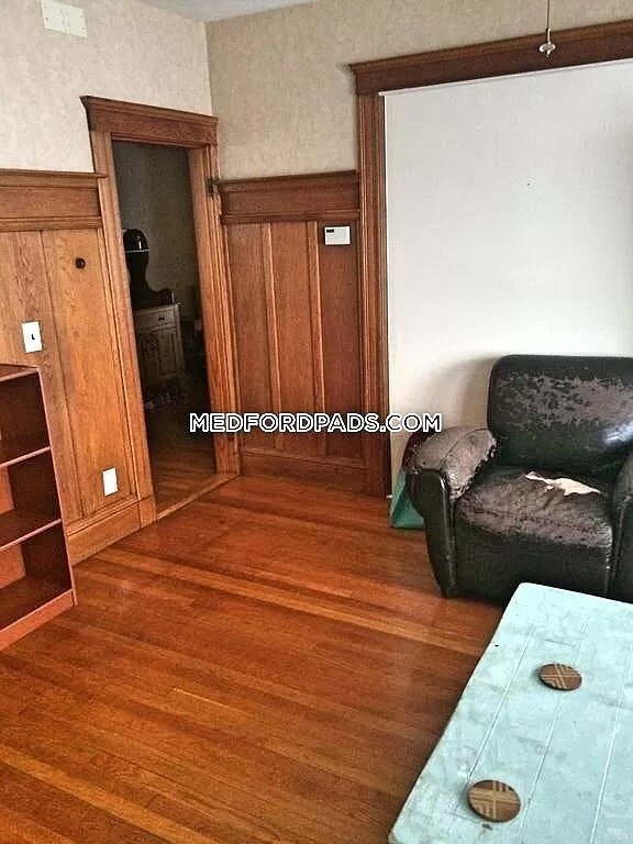 59 Quincy St, Unit 1 in Medford, MA - Foto de edificio - Building Photo