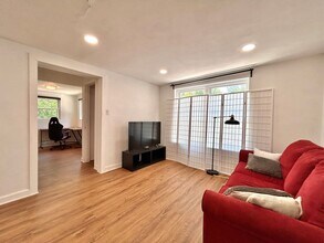 2309 Devonshire Dr in Austin, TX - Building Photo - Building Photo