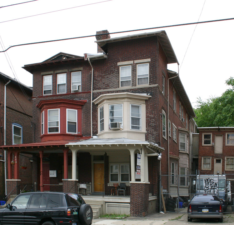 804 S 49th St in Philadelphia, PA - Foto de edificio