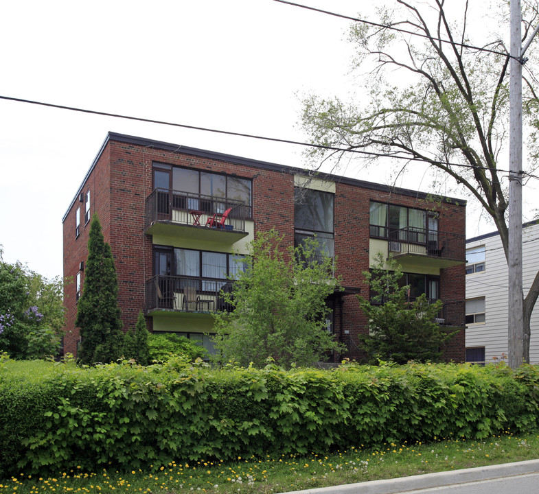 19 Meadowbrook Rd in Toronto, ON - Building Photo