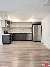5030 Rosewood Ave in Los Angeles, CA - Building Photo - Building Photo