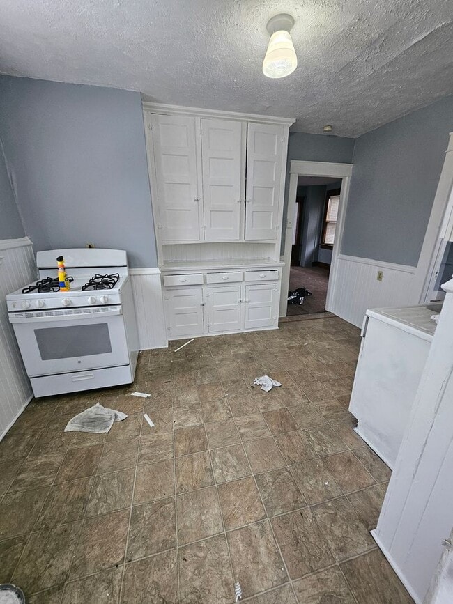 2407 Peach St in Erie, PA - Building Photo - Building Photo