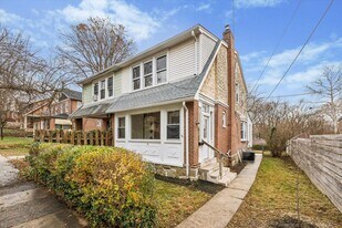 10 W Jefferson St in Media, PA - Building Photo